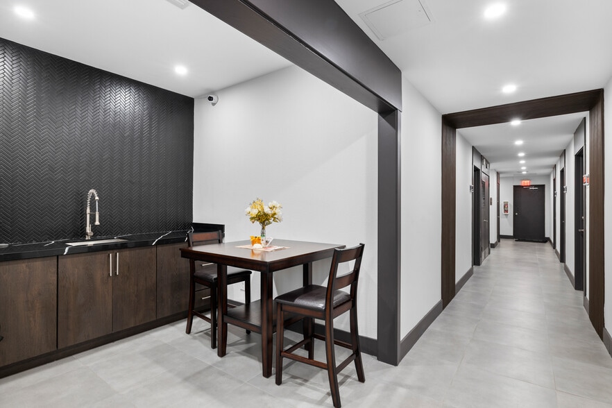 2640 Hollywood Blvd, Hollywood, FL for lease - Interior Photo - Image 3 of 5