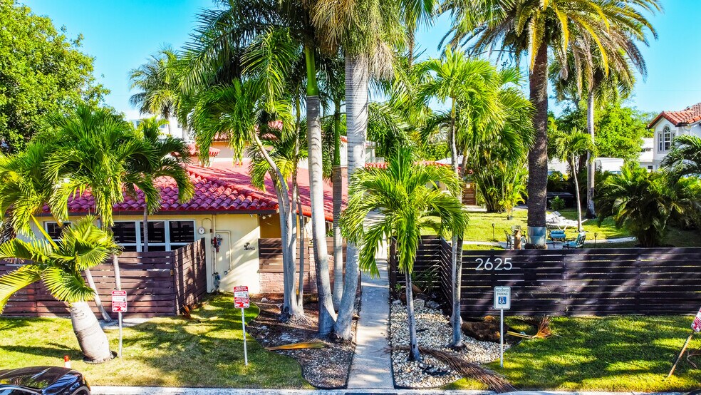 2625 NE 13th Ct, Fort Lauderdale, FL à vendre - Photo du bâtiment - Image 2 de 13