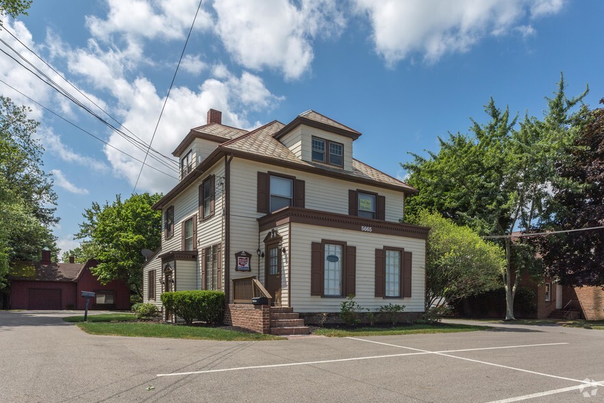 5665 Mahoning Ave, Youngstown, OH à vendre - Photo principale - Image 1 de 1