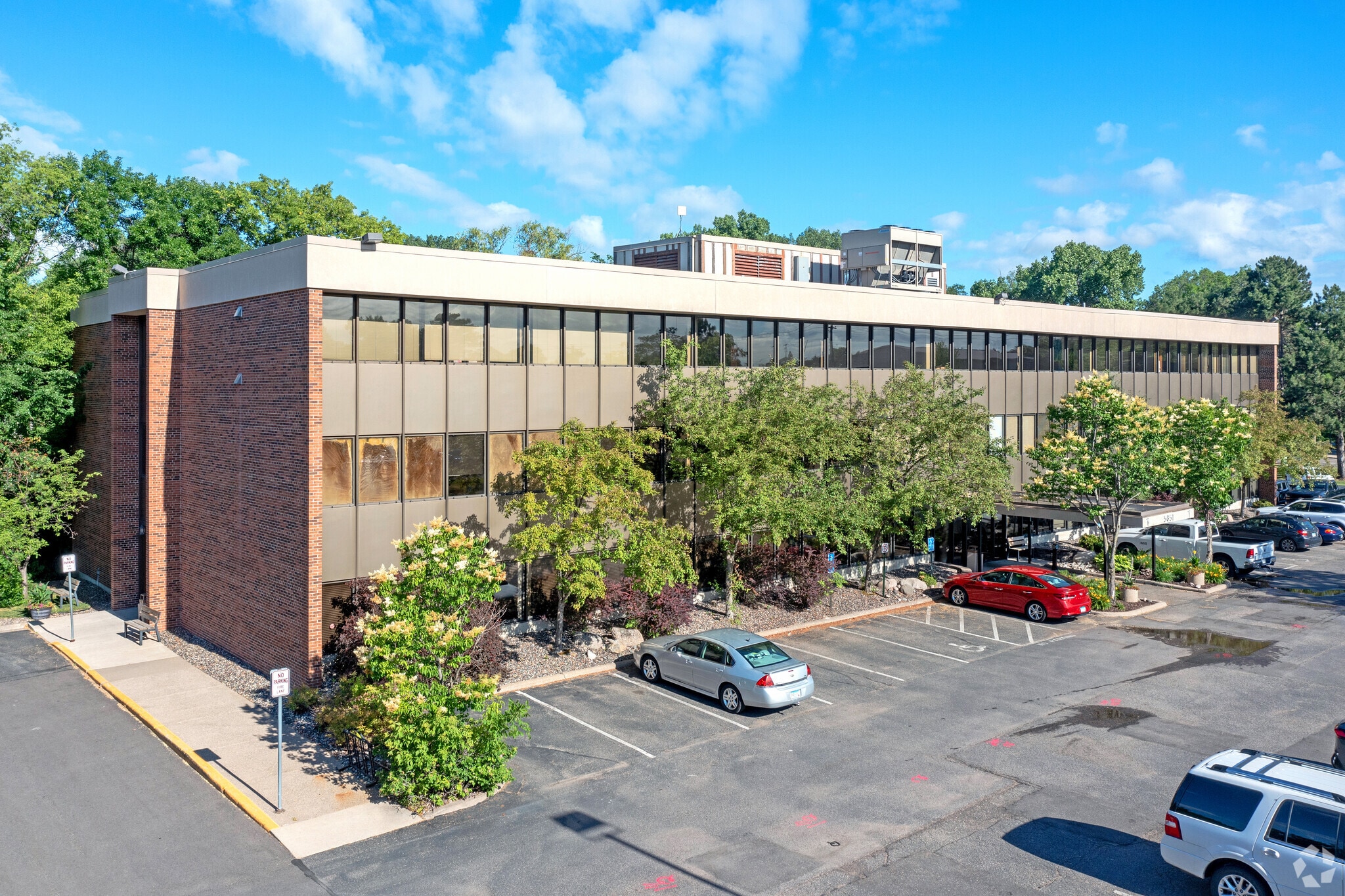 5851 Duluth St, Golden Valley, MN for lease Primary Photo- Image 1 of 5
