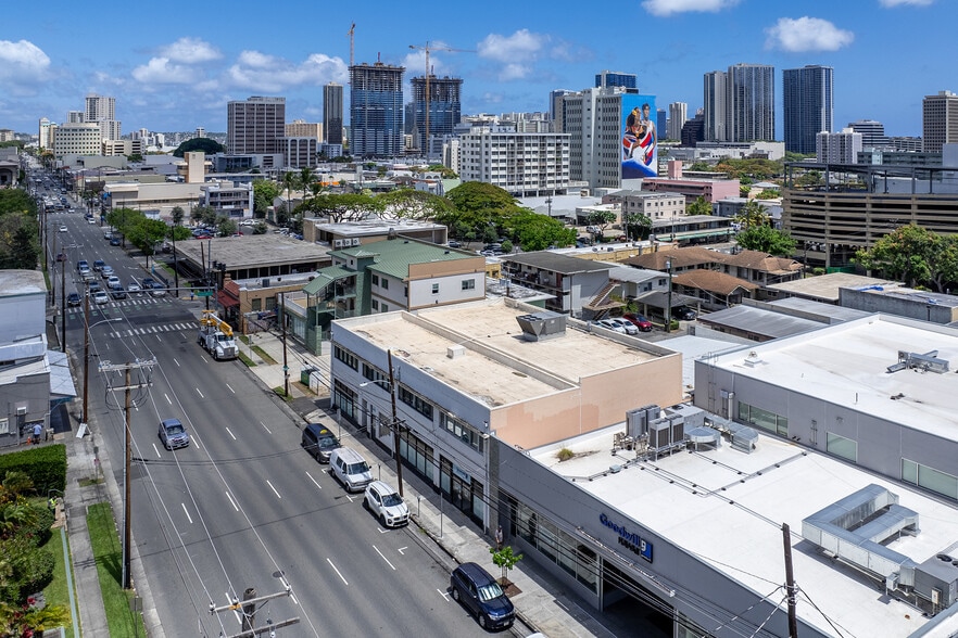 1079-1085 S Beretania St, Honolulu, HI à louer - Aérien - Image 2 de 13