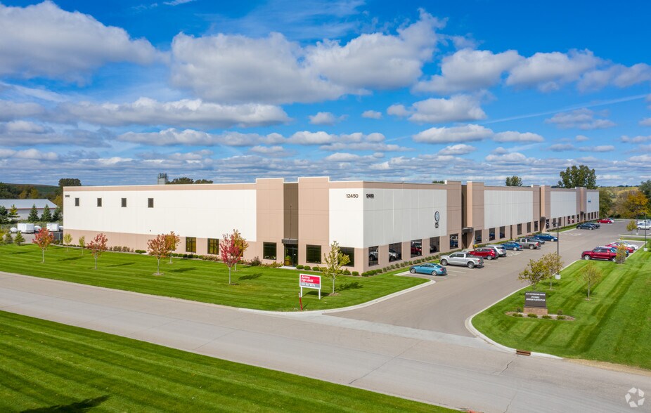12450 S Oliver Ave, Burnsville, MN for lease - Building Photo - Image 1 of 7