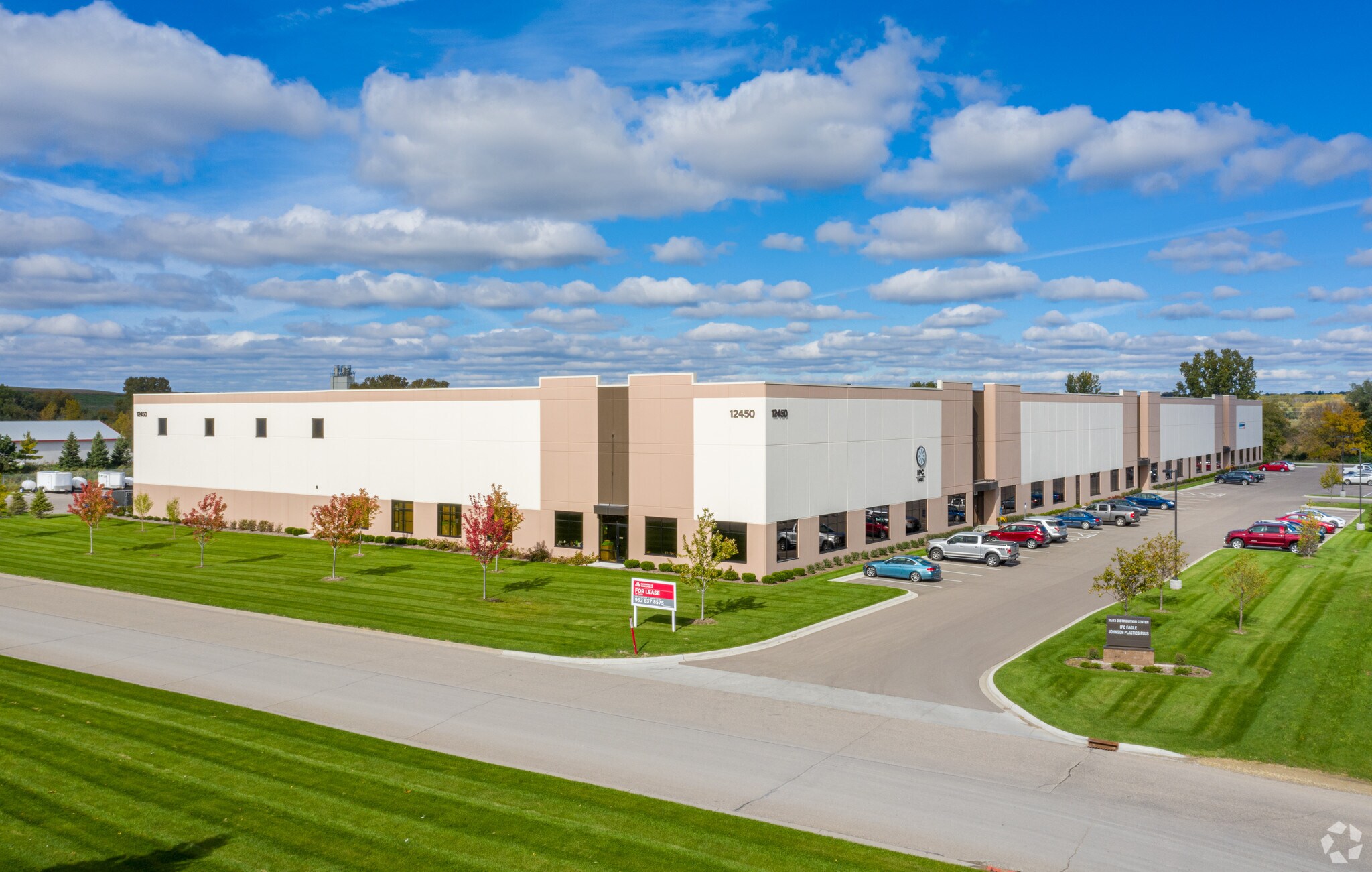 12450 S Oliver Ave, Burnsville, MN à louer Photo du bâtiment- Image 1 de 8