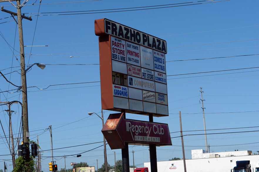 26030-26124 Groesbeck Hwy, Warren, MI à louer - Photo du bâtiment - Image 2 de 5