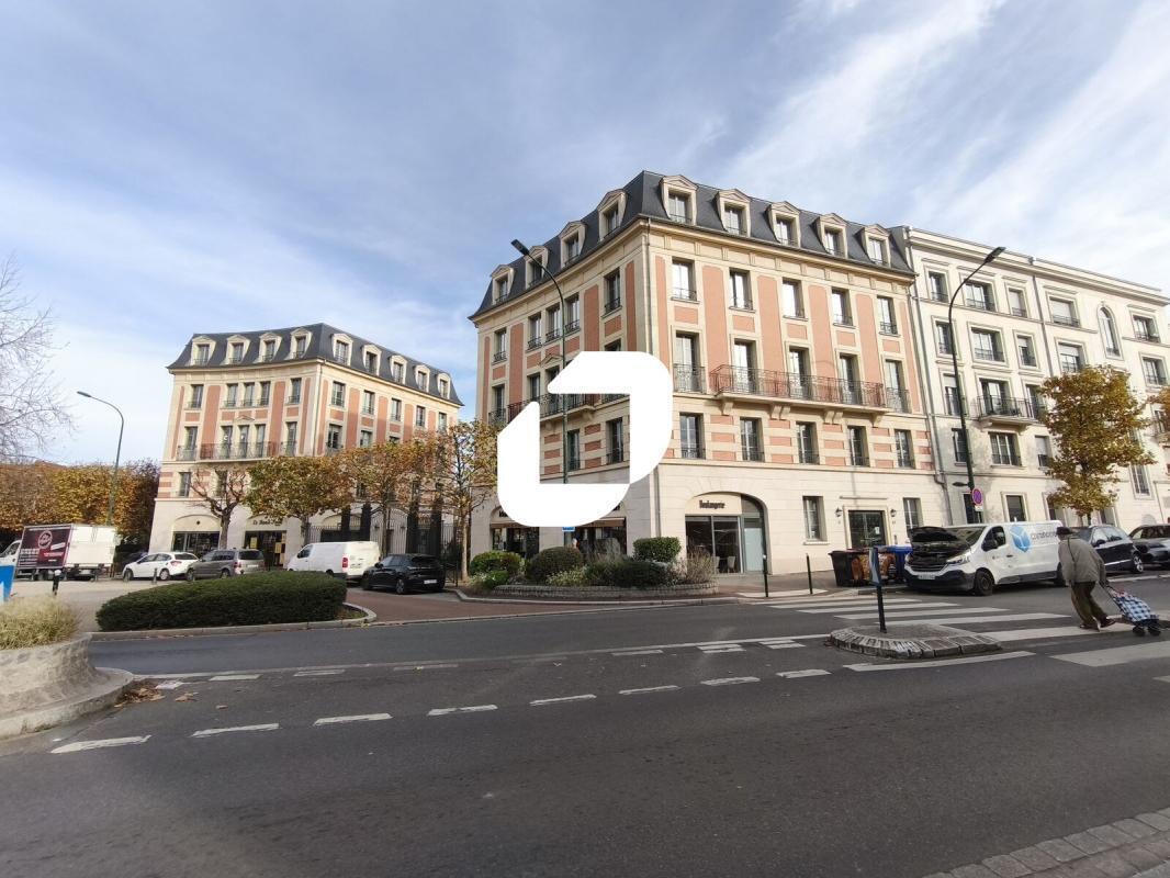 Multifamily in Le Raincy for sale Building Photo- Image 1 of 6