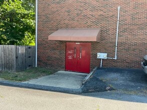702 W Main St, Jamestown, NC for lease Building Photo- Image 1 of 5
