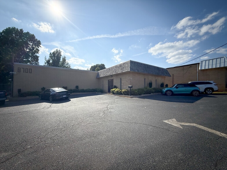 8700 Monroe Rd, Charlotte, NC for lease - Primary Photo - Image 1 of 15