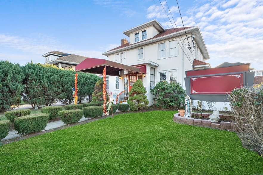 70 Park Ave, Bay Shore, NY for sale - Building Photo - Image 2 of 38