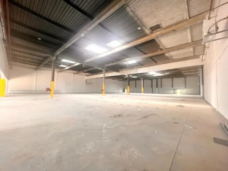 Industrial in Trappes for lease - Interior Photo - Image 3 of 8