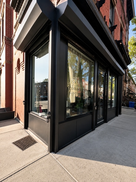 704 Decatur St, Brooklyn, NY à louer - Photo du bâtiment - Image 1 de 3