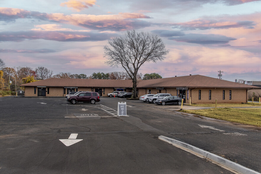 4211-4221 South Blvd, Charlotte, NC for sale - Building Photo - Image 1 of 1