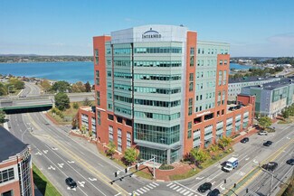 Plus de détails pour 84 Marginal Way, Portland, ME - Commerce de détail à louer