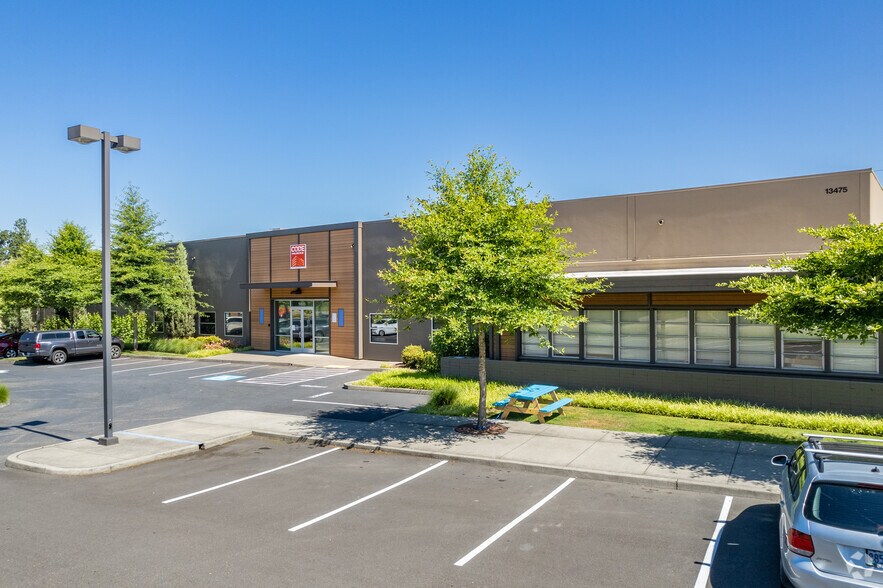 13475-13575 SW Millikan Way, Beaverton, OR à louer - Photo du bâtiment - Image 2 de 7