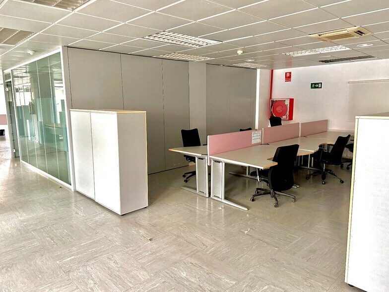 Office in Alcobendas, Madrid for sale - Interior Photo - Image 2 of 22