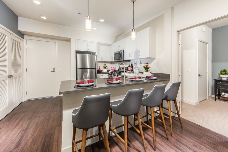 1045 Armorlite Dr, San Marcos, CA for lease - Interior Photo - Image 2 of 19