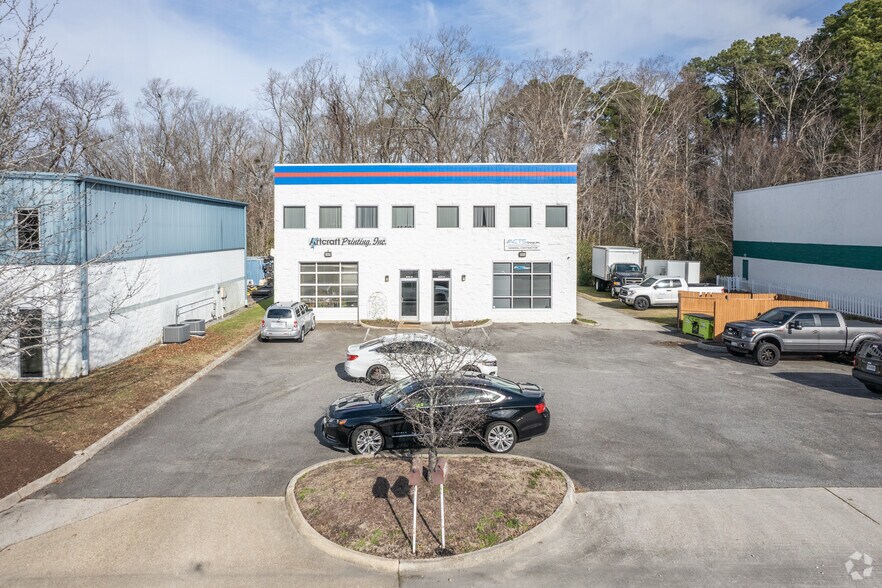 1136 Jensen Dr, Virginia Beach, VA à louer - Photo du bâtiment - Image 2 de 5