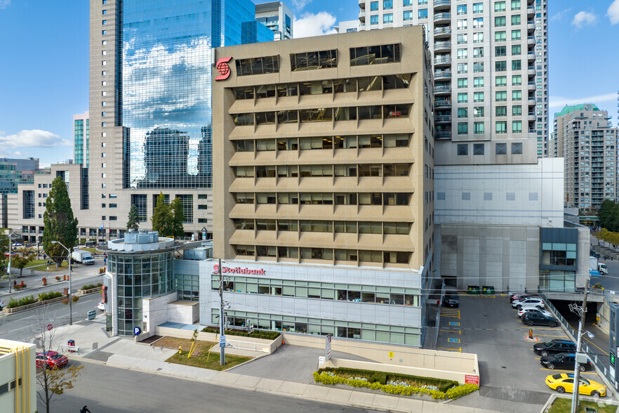 5075 Yonge St, Toronto, ON à louer - Photo du bâtiment - Image 2 de 3