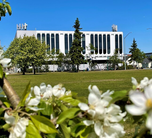 840 K St, Anchorage, AK à louer - Photo du b timent - Image 3 de 7