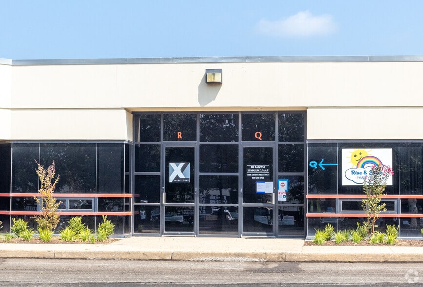 904 Oak Tree Rd, South Plainfield, NJ for lease - Building Photo - Image 2 of 7