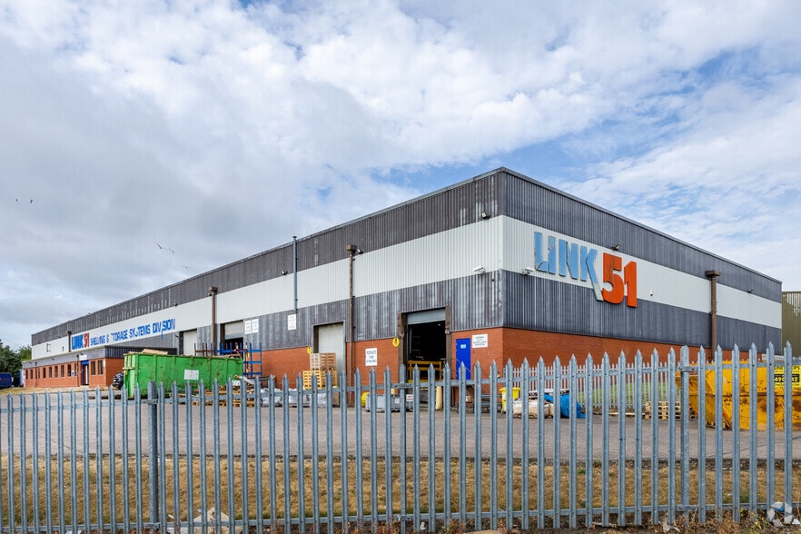 Mill St, Brierley Hill for lease - Building Photo - Image 2 of 4