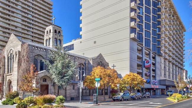 Plus de détails pour 121 West St, Reno, NV - Services hôteliers à vendre