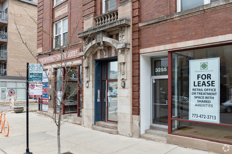 3257 N Sheffield Ave, Chicago, IL à louer - Photo du bâtiment - Image 3 de 5