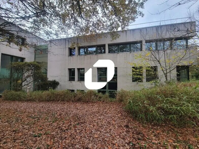 Office in Orsay for lease - Building Photo - Image 1 of 25