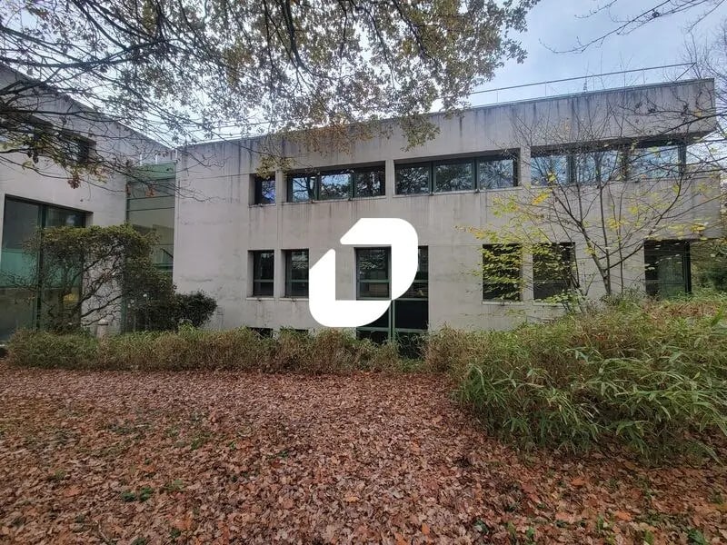 Office in Orsay for lease Building Photo- Image 1 of 26