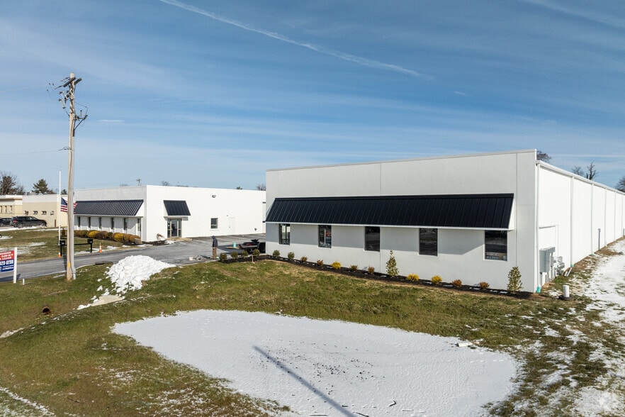 895 Fern Hill Rd, West Chester, PA for lease - Building Photo - Image 2 of 4