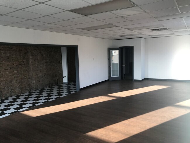 More details for 2181 Central Pky, Cincinnati, OH - Office for Lease