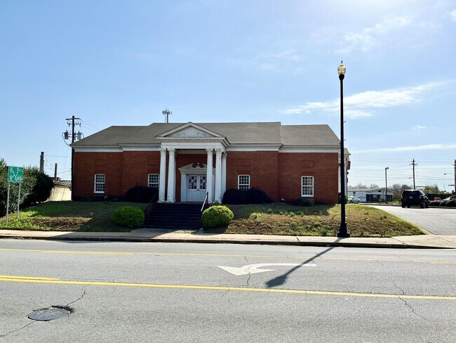 More details for 216 N Camellia Blvd, Fort Valley, GA - Office for Sale