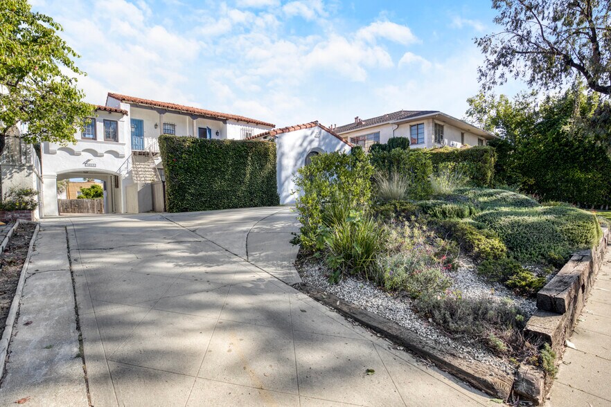 5815 W Olympic Blvd, Los Angeles, CA à vendre - Photo du bâtiment - Image 2 de 35