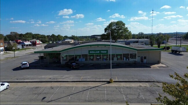 Plus de détails pour 601 Brown St, Osawatomie, KS - Commerce de détail à vendre