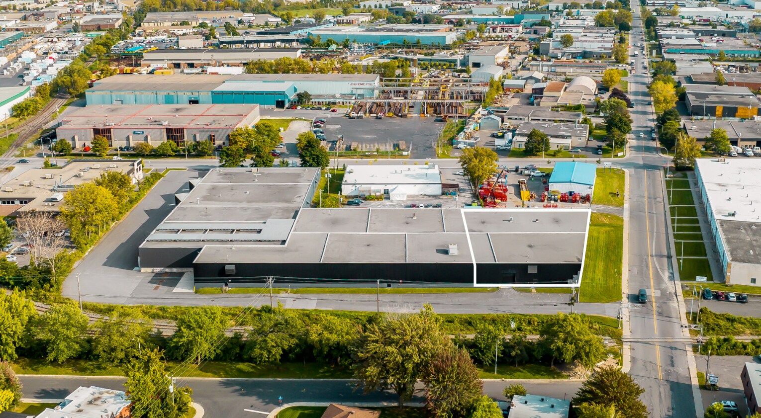 2295 Rue de la Métropole, Longueuil, QC à louer Photo du bâtiment- Image 1 de 9