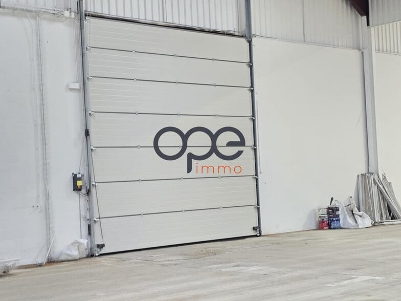 Industrial in Le Mesnil-Amelot for lease - Interior Photo - Image 3 of 8