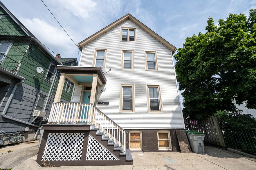 1726 N Arlington Pl, Milwaukee, WI for sale - Primary Photo - Image 1 of 32