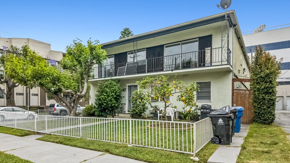 11061 Ohio Ave, Los Angeles, CA for sale - Building Photo - Image 3 of 4