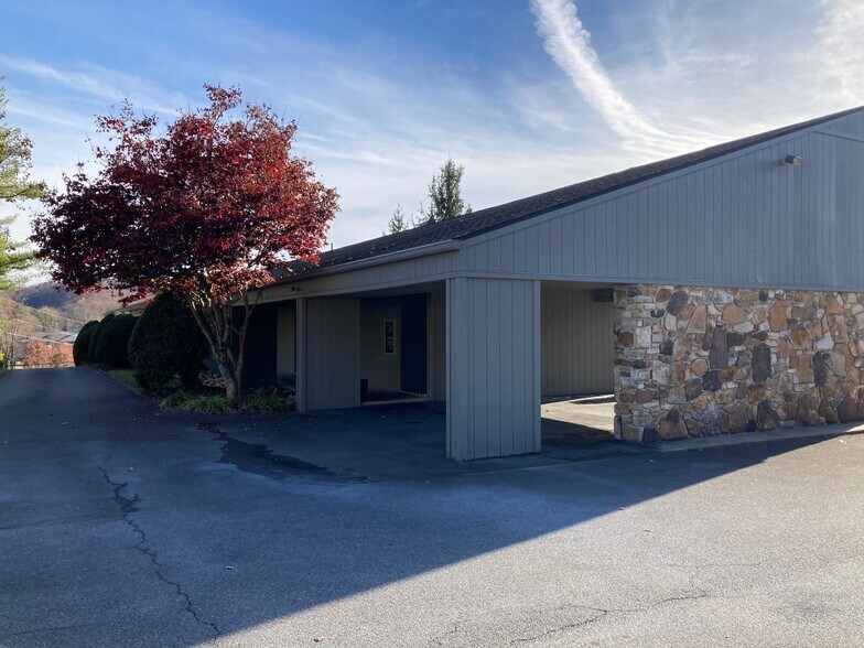 321 Midway Medical Park, Bristol, TN à vendre - Photo du bâtiment - Image 2 de 2
