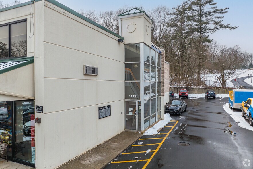 1492 High Ridge Rd, Stamford, CT à louer - Photo du bâtiment - Image 2 de 14