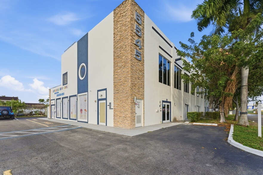6545 NW 169th St, Hialeah, FL for sale - Building Photo - Image 2 of 90