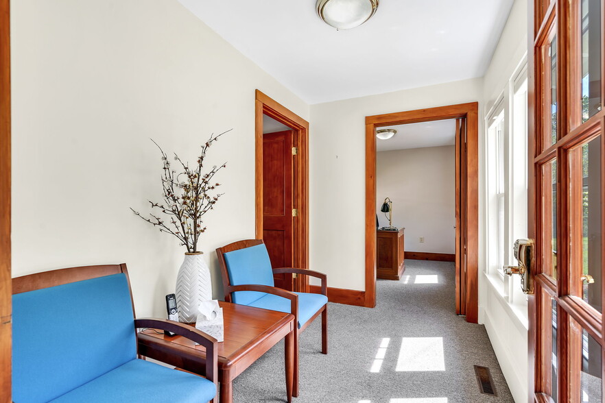 530 Great Rd, Acton, MA for lease - Interior Photo - Image 2 of 8