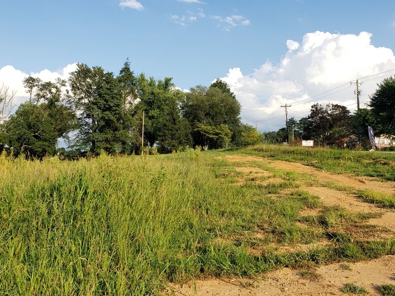 4165 Haywood Rd, Mills River, NC for lease - Primary Photo - Image 1 of 13