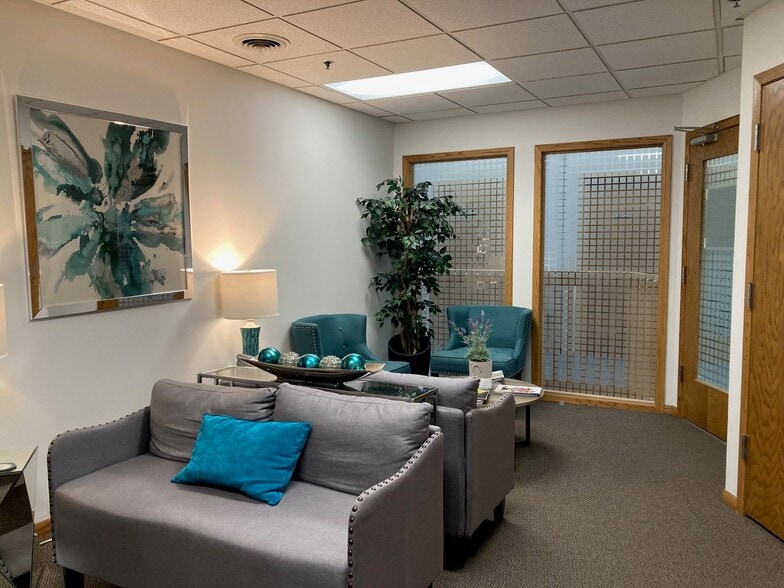 5930 Seminole Centre Ct, Madison, WI for lease - Interior Photo - Image 2 of 6