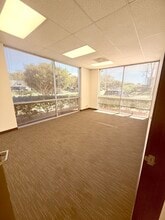 23351-23361 Madero, Mission Viejo, CA à louer Photo intérieure- Image 2 de 7