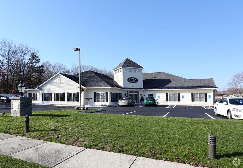 1090 Meriden Waterbury Tpke, Cheshire, CT à vendre - Photo du bâtiment - Image 3 de 3