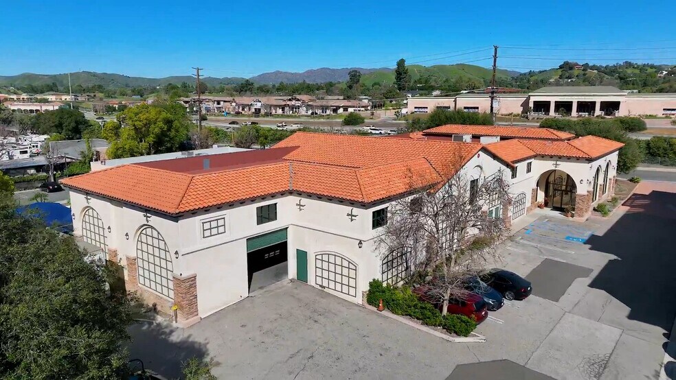 28350 Roadside Dr, Agoura Hills, CA à vendre - Vidéo sur l’inscription commerciale - Image 2 de 31
