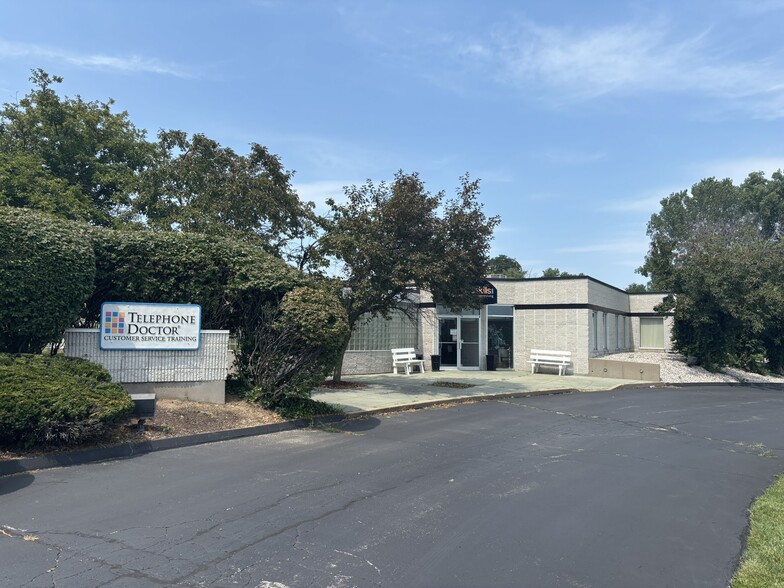 30 Hollenberg Ct, Bridgeton, MO for sale - Building Photo - Image 2 of 7
