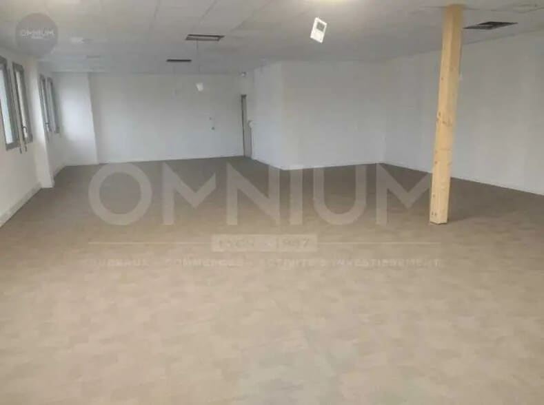 Office in Beynost for lease - Interior Photo - Image 3 of 5