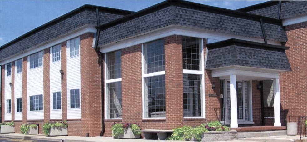 Portfolio For Sale portefeuille de 2 propriétés à vendre sur LoopNet.ca - Photo principale - Image 2 de 2