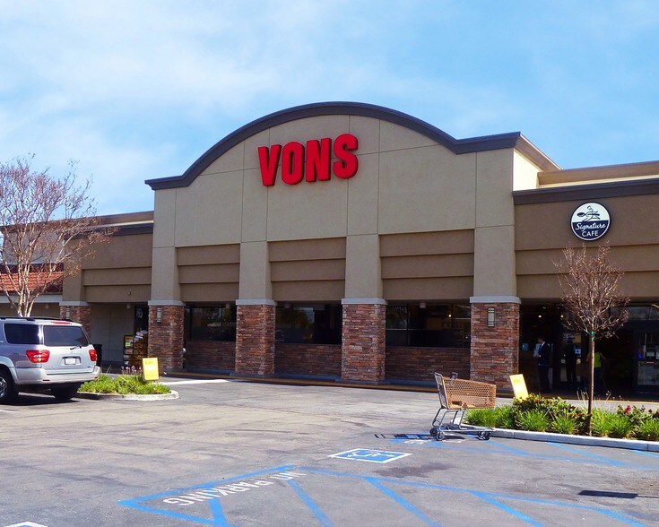 11262-11322 Los Alamitos Blvd, Los Alamitos, CA à louer - Photo du bâtiment - Image 1 de 3